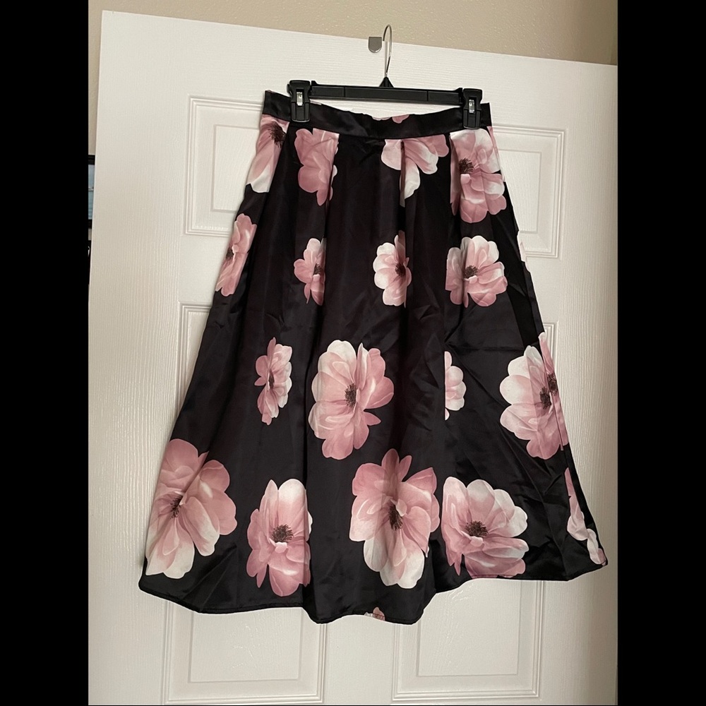 SHEIN Black & Pink Big Floral 🌸 Print A-line Satin Midi Skirt Size Medium
